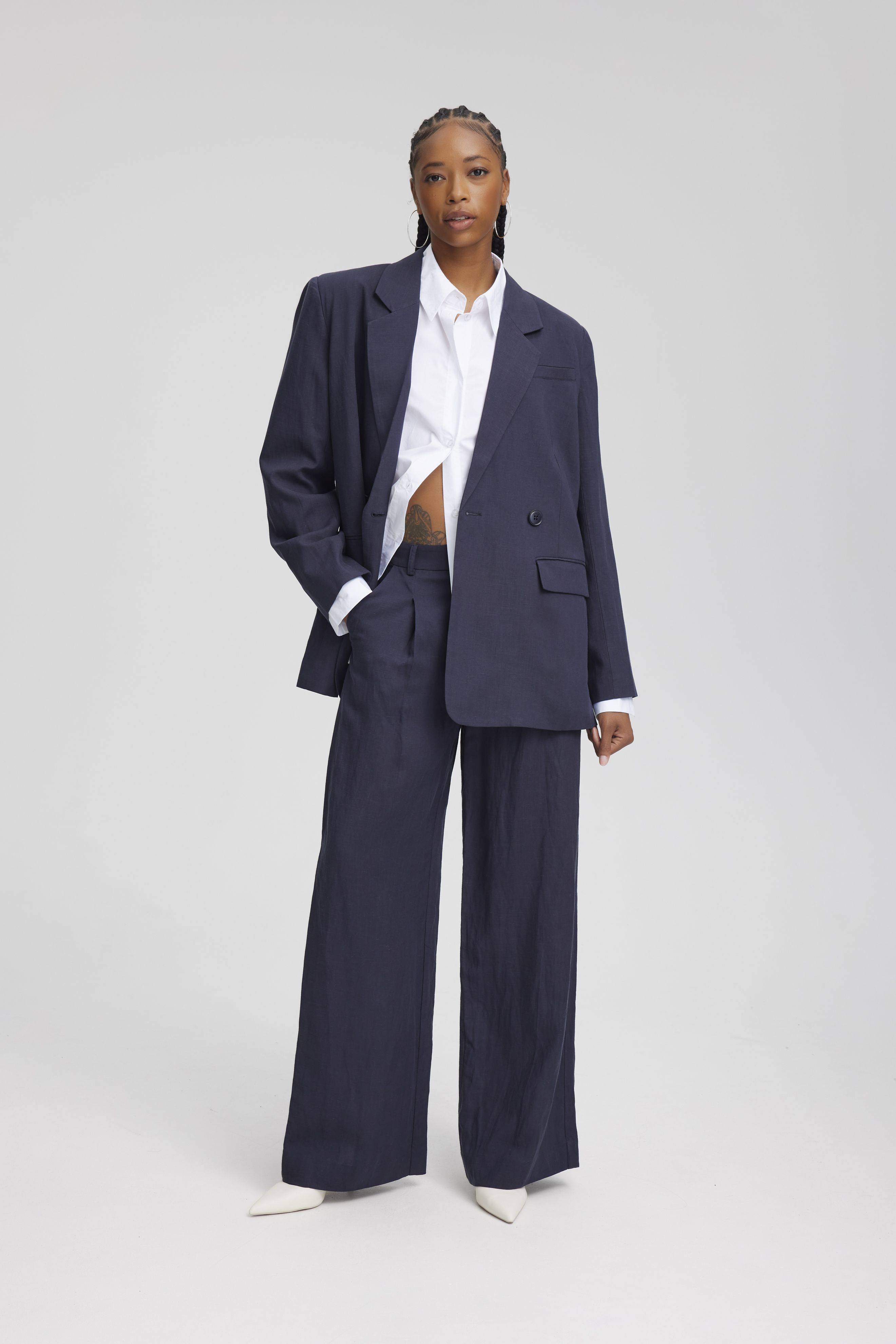 LizaGZ Trousers in tammy navy color