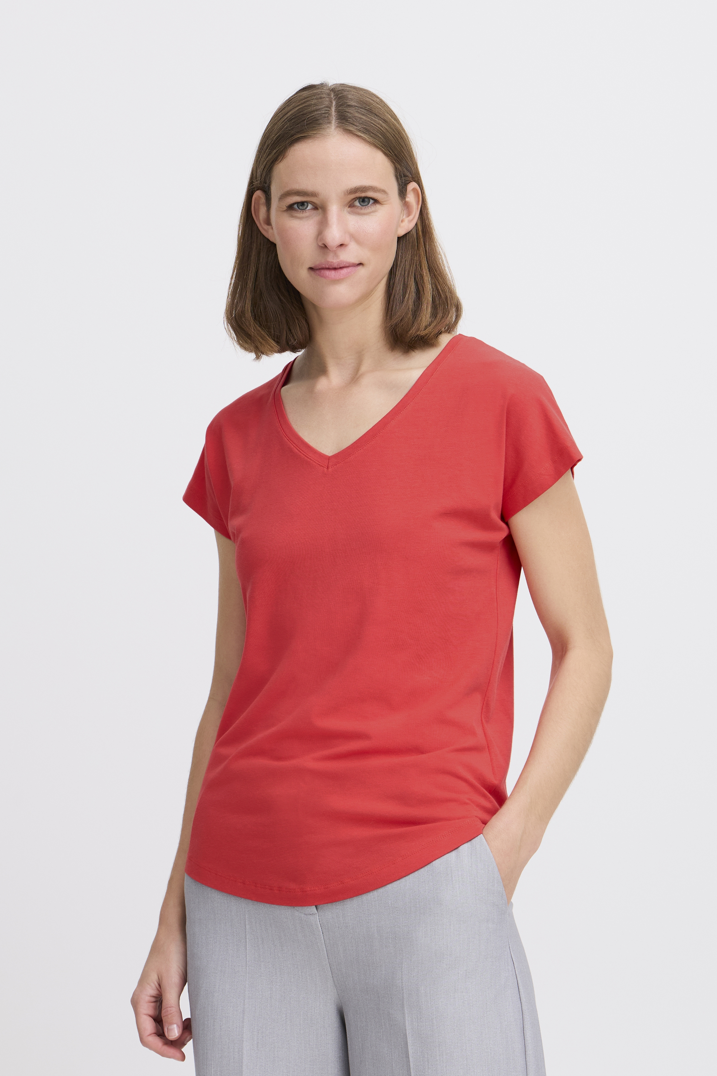 売れ筋商品|||ビーヤング Tシャツ レディース トップス BYPamila - Basic T-shirt - poinsettia 楽天市場】ビヨンセ t シャツ（レディースファッション）の通販