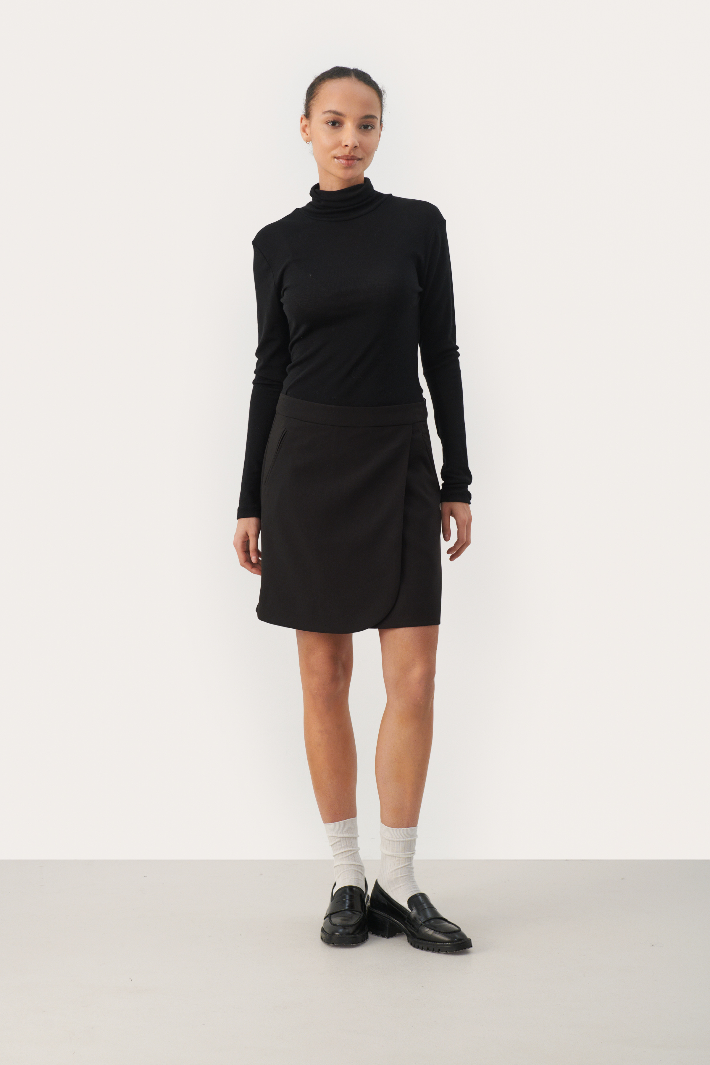 EirikaPW Short skirt in black colour