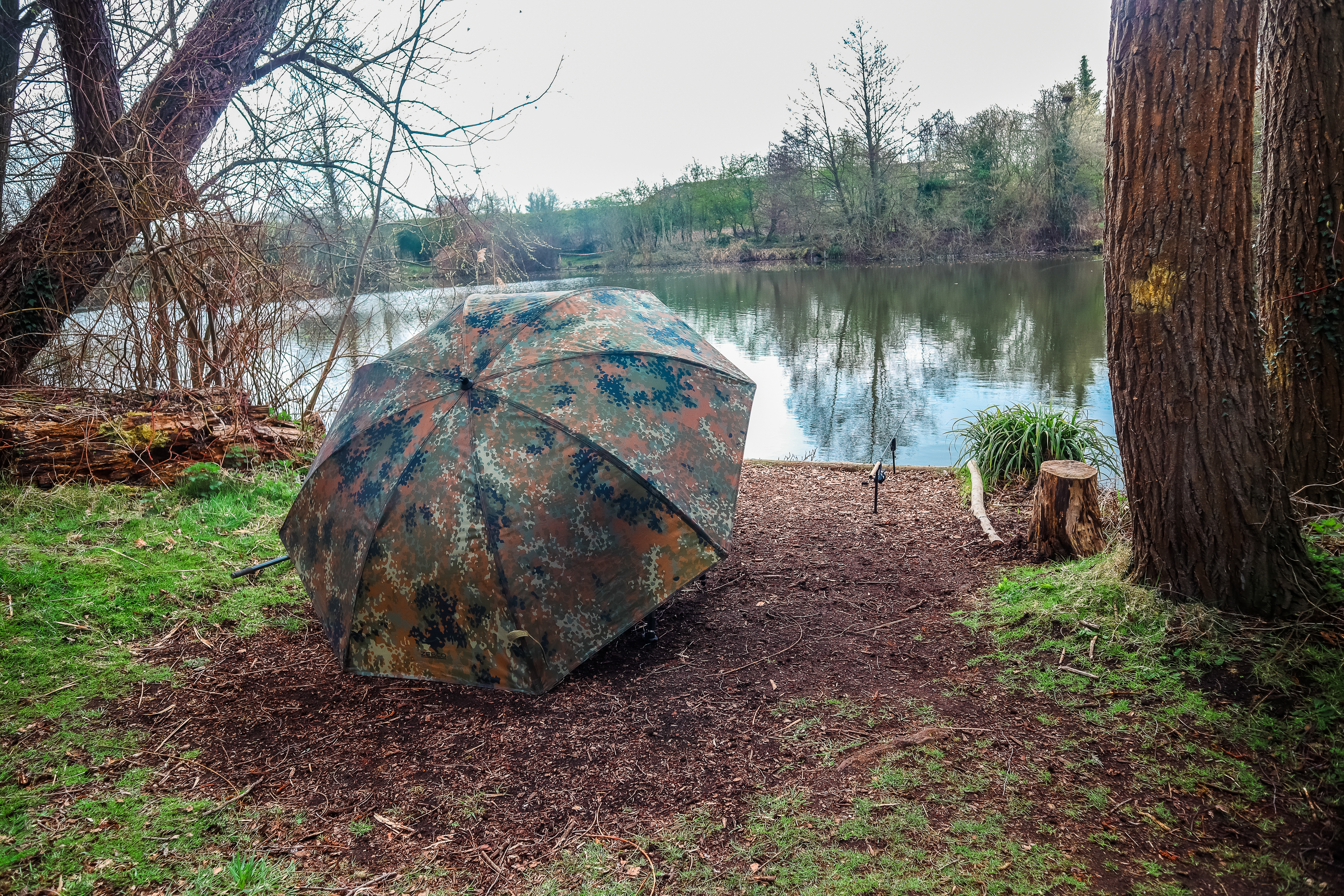 Deštník Zebco Flecktarn Brolly 2,2m