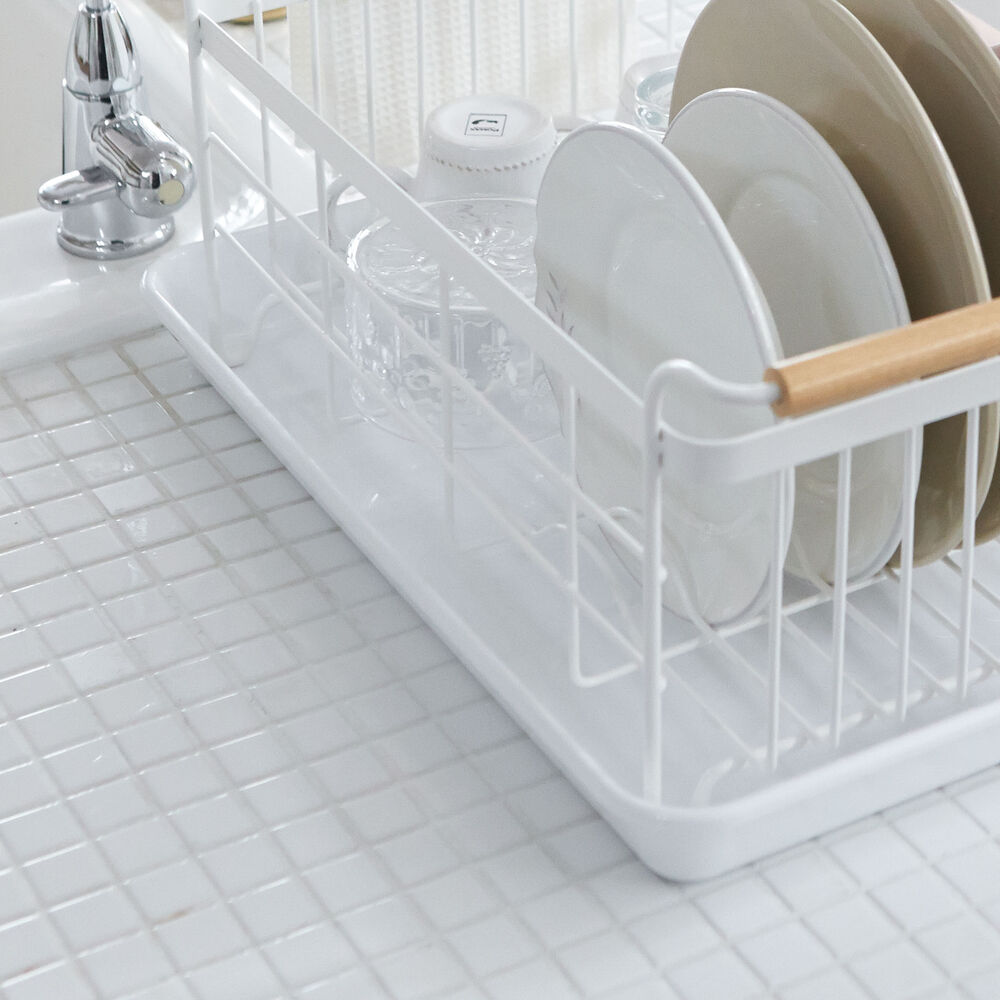Dish Drainer : Herausnehmbare Schale für einfache Reinigung.