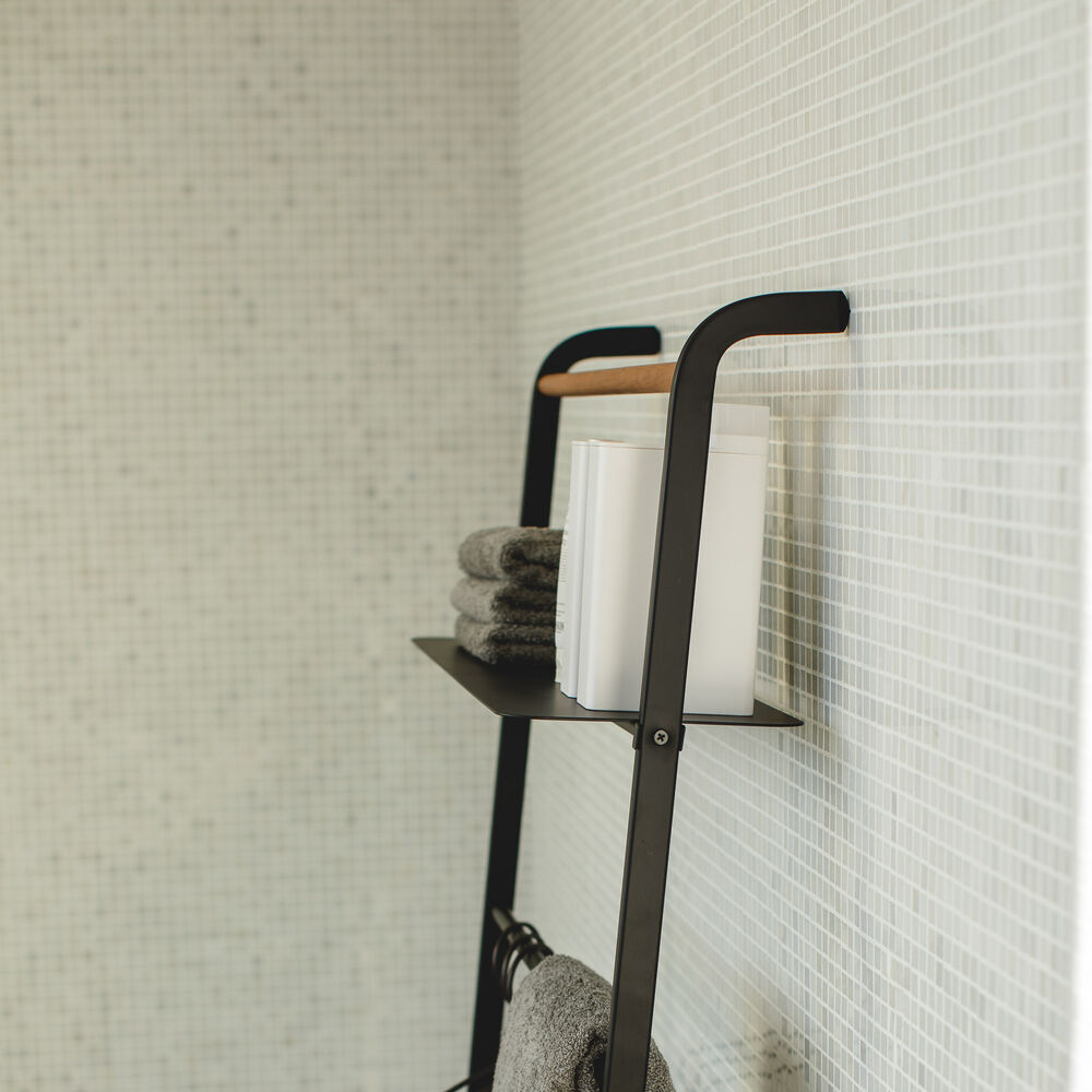Leaning Ladder with Shelf : Practical Leaning Design