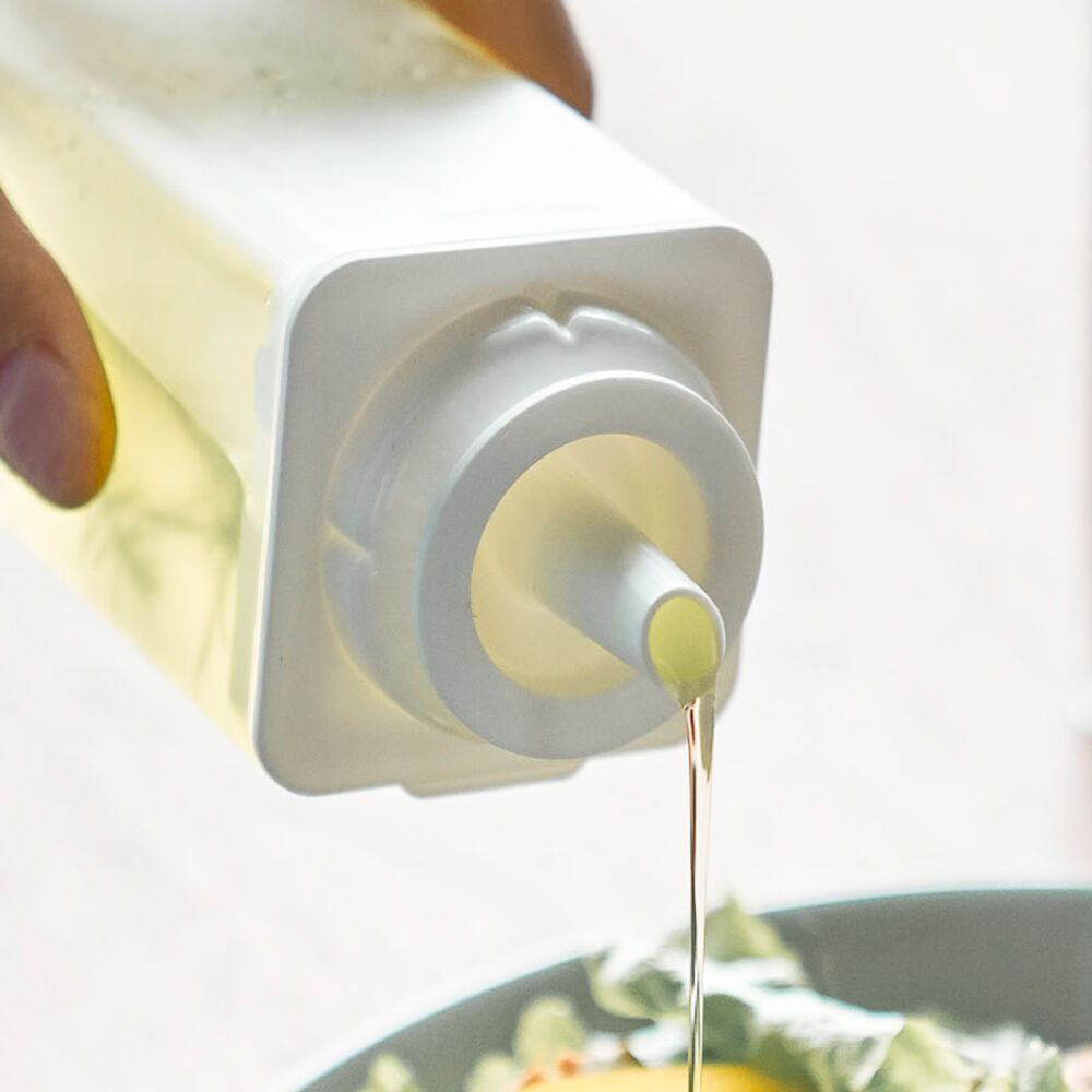 Seasoning Bottle : Clean Pouring