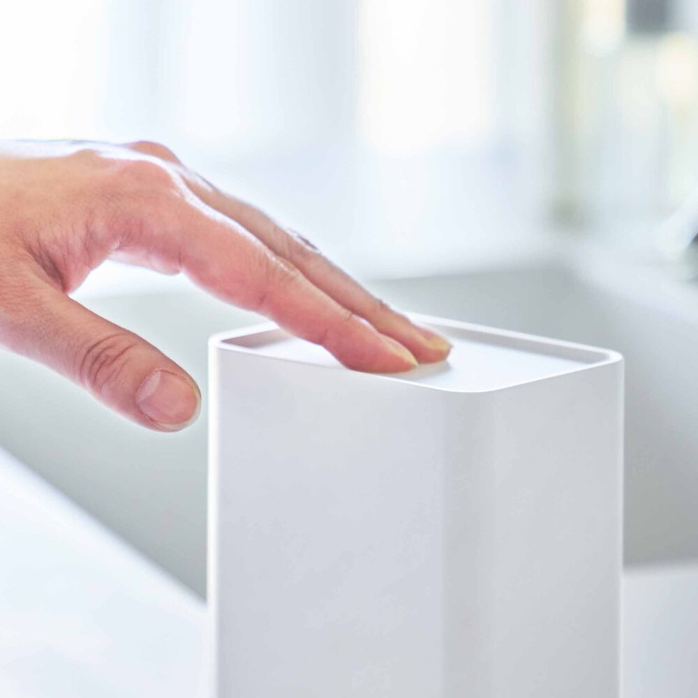 Push-Lid Storage Case : Easy Push Access