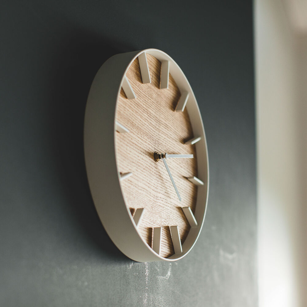 Wall Clock : Easy Battery Operation