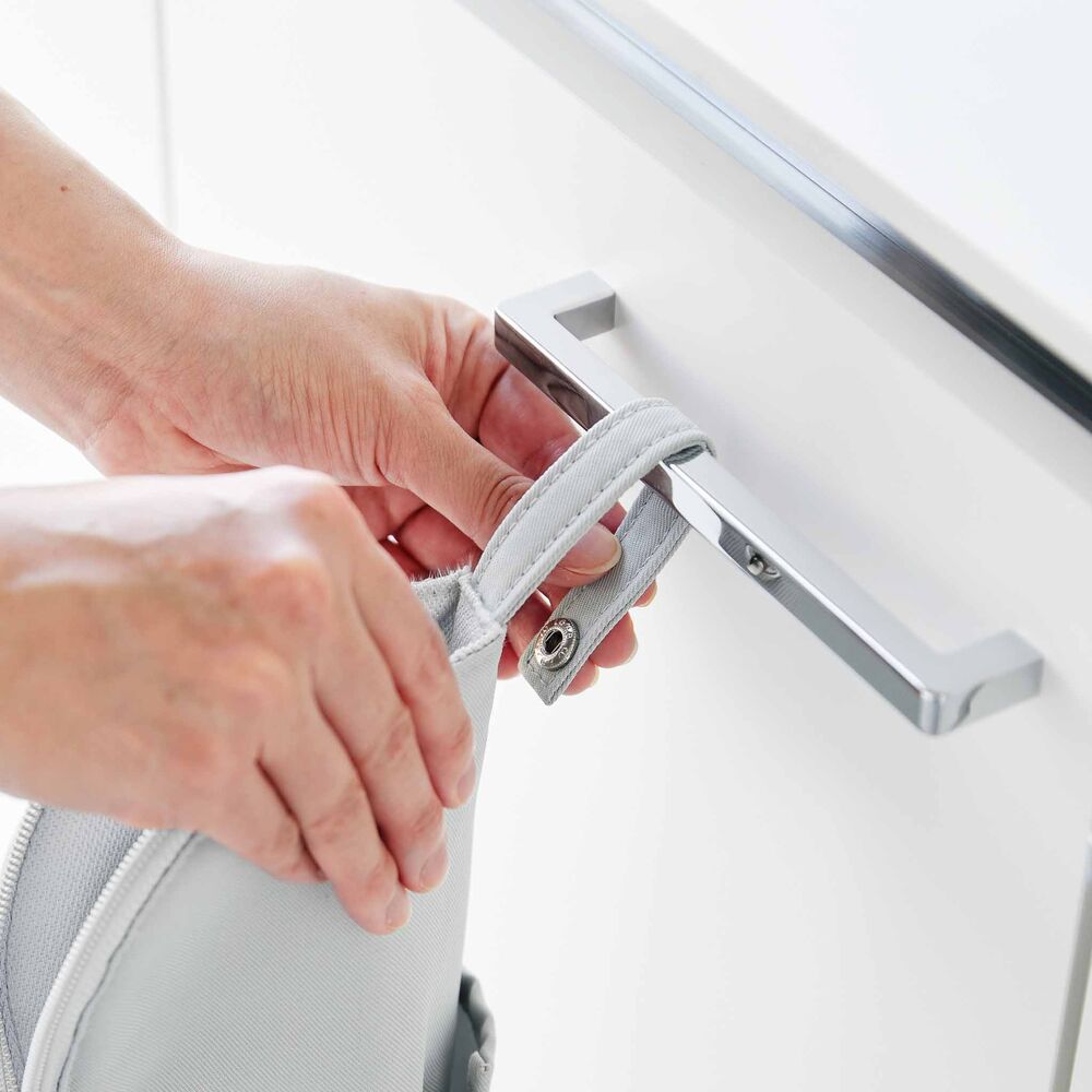 Hair Iron Bag : Built-In Hanger for Easy Use